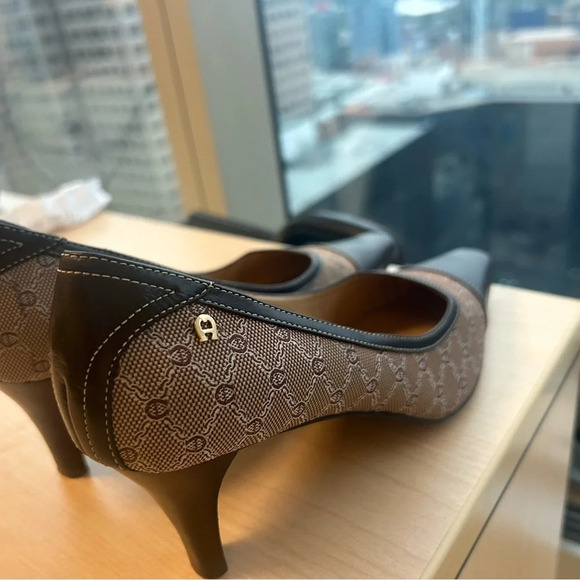 Etienne Aigner size 6.5 pumps excellent  condition - Picture 5 of 12